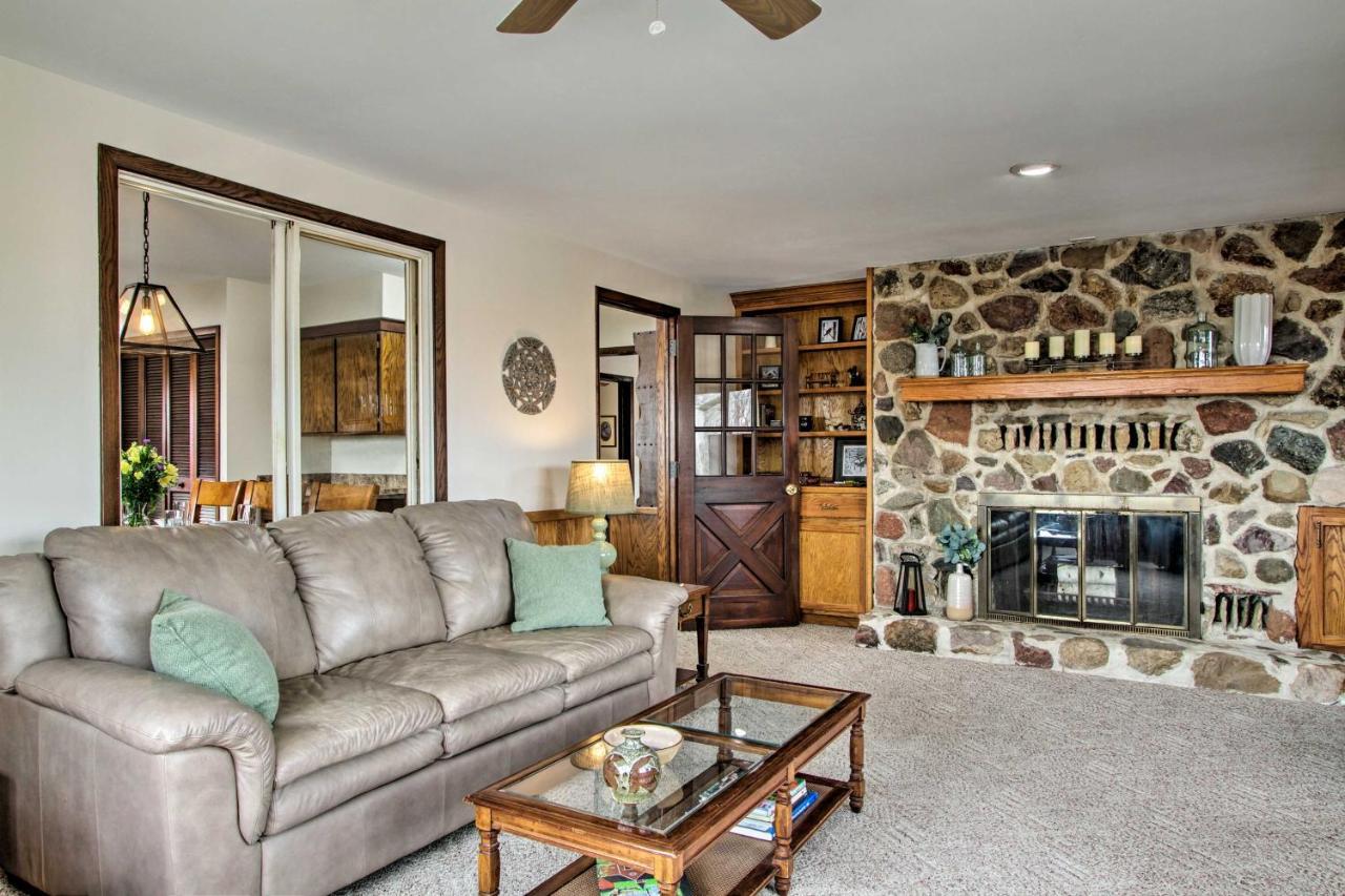 Wisconsin River Valley Farmhouse Fire Pit And View Merrimac 외부 사진